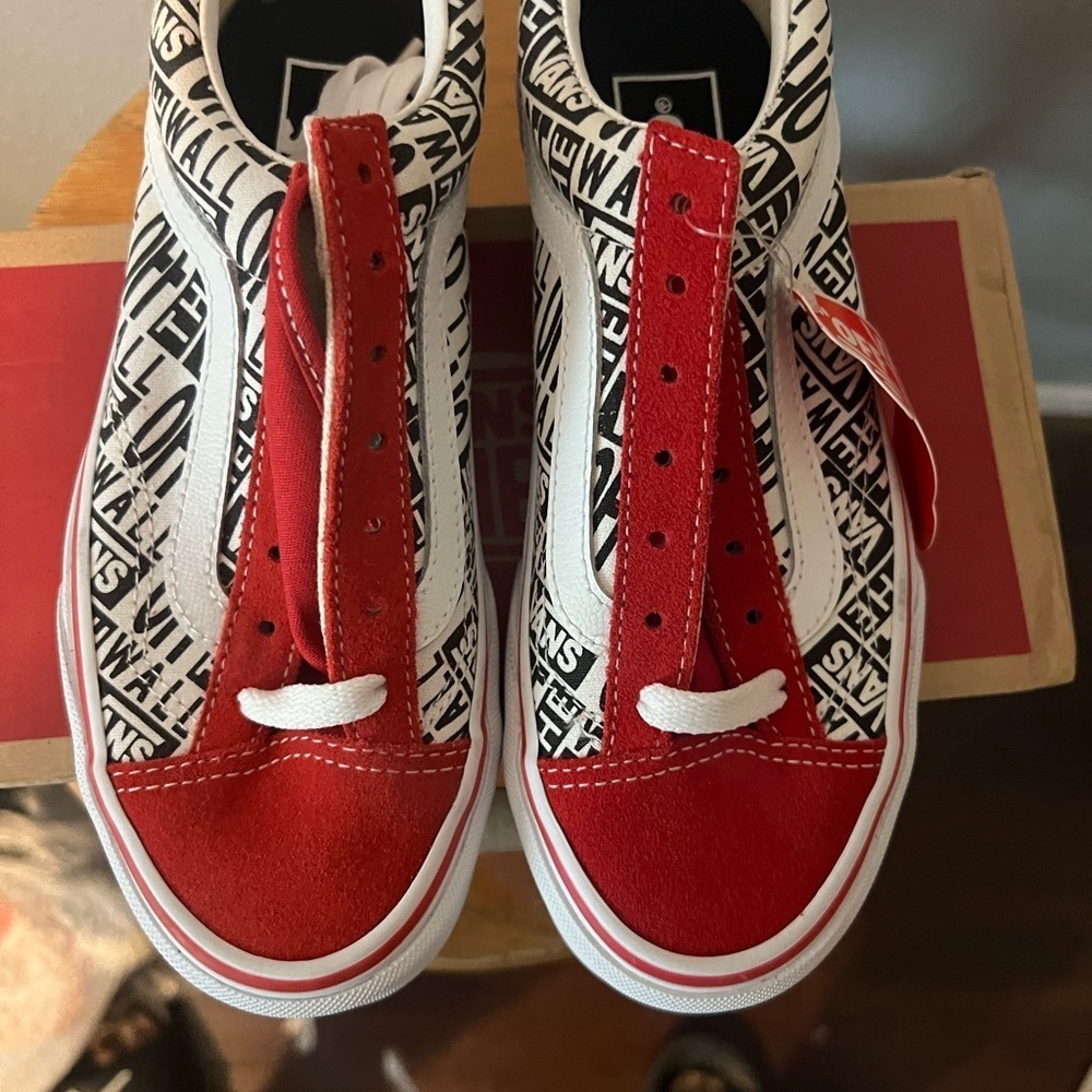 Vans kid size 4 fits lady size 5.5 dead stock - Picture 4 of 9